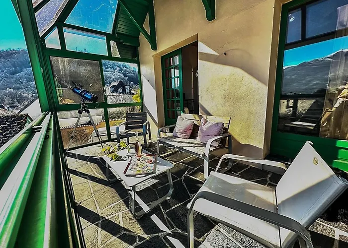 With Mountain View, Sleeps 8 Apartment *