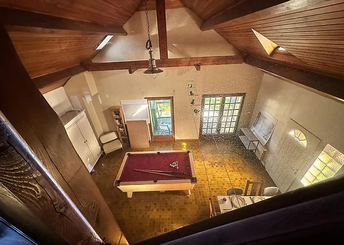 With Mountain View, Sleeps 8 Apartment *