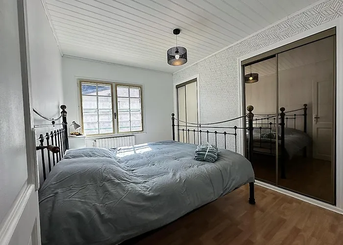 With Mountain View, Sleeps 8 *