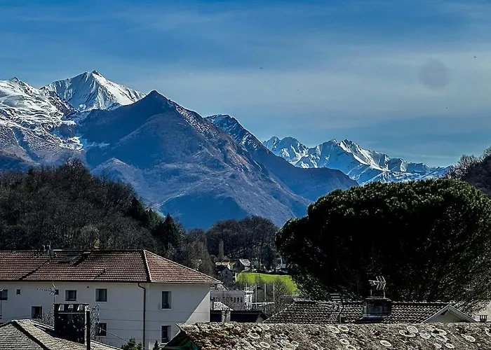 Apartment With Mountain View, Sleeps 8 *