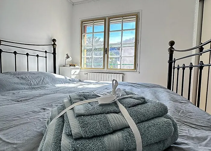 Apartment With Mountain View, Sleeps 8 *